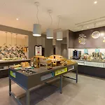 Hampton By Hilton East Hotel