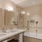 Hampton By Hilton East Hotel 3*