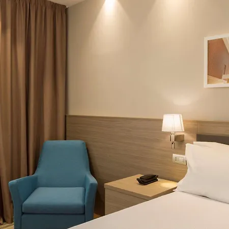 Hampton By Hilton East Отель Рим