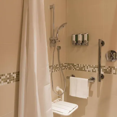Отель Hampton By Hilton East Рим