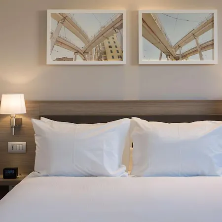 Отель Hampton By Hilton East