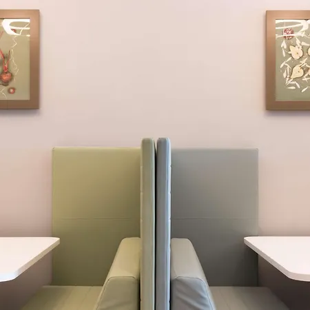 Отель Hampton By Hilton East 3*