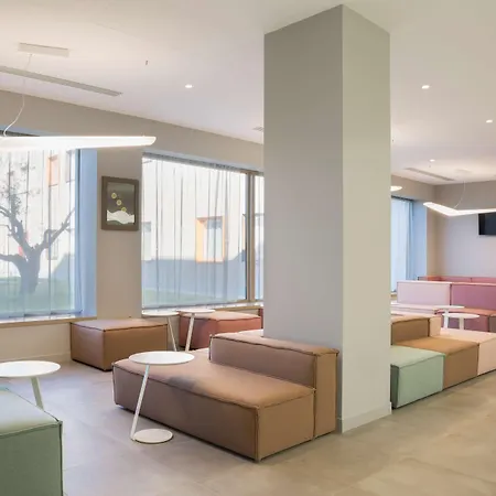 Hampton By Hilton East Отель Рим