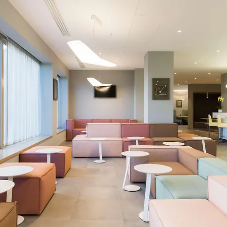 Hampton By Hilton East Отель 3*