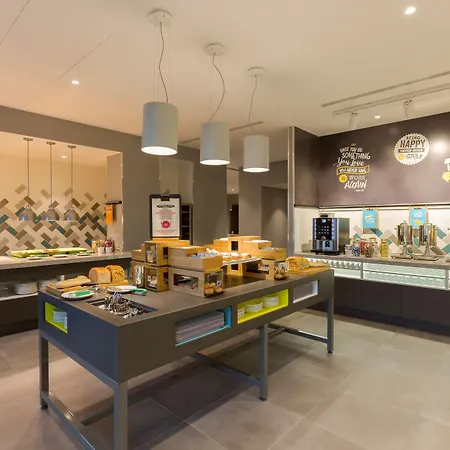 Hampton By Hilton East Отель