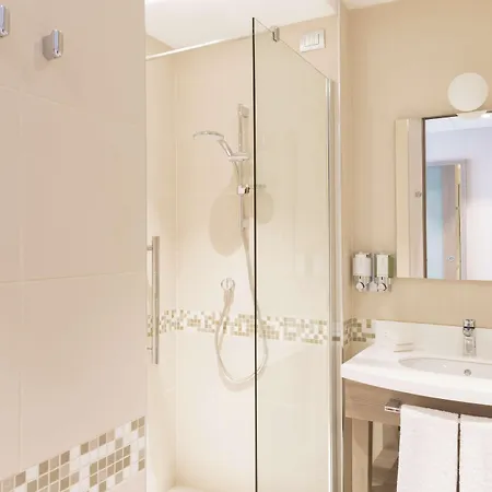 Отель Hampton By Hilton East Рим