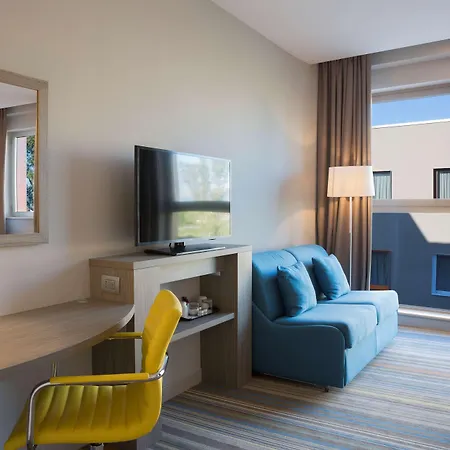Отель Hampton By Hilton East