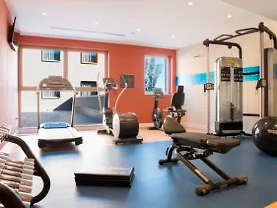 Отель Hampton By Hilton East 3*