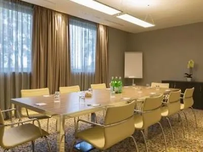 Отель Hampton By Hilton East Рим