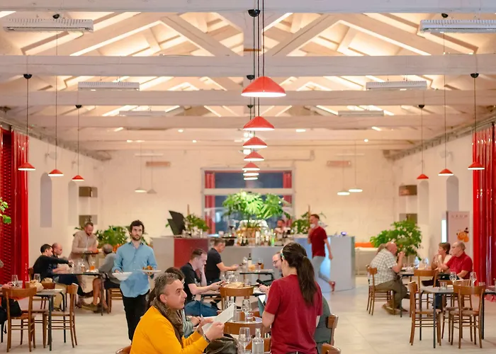 Hampton By Hilton East 3*