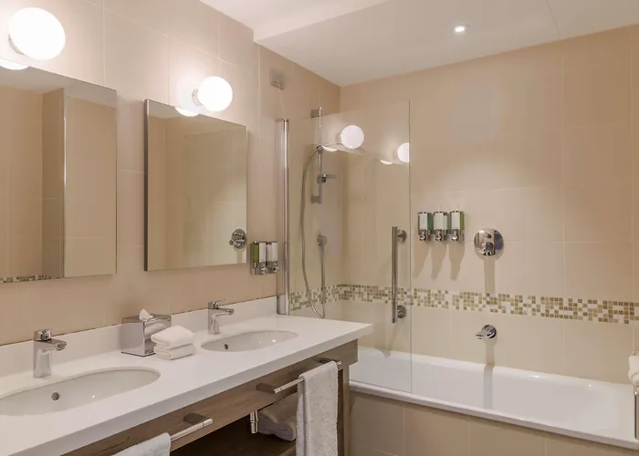 Hampton By Hilton East Hotell 3*