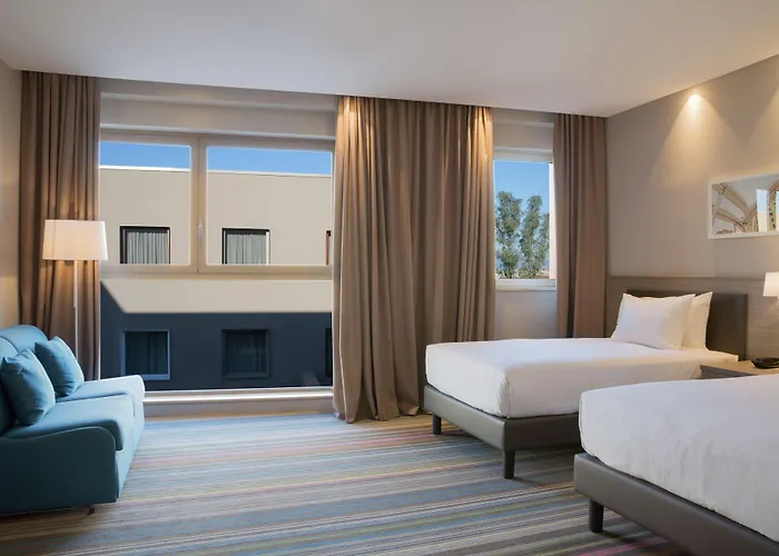 Hotell Hampton By Hilton East 3*