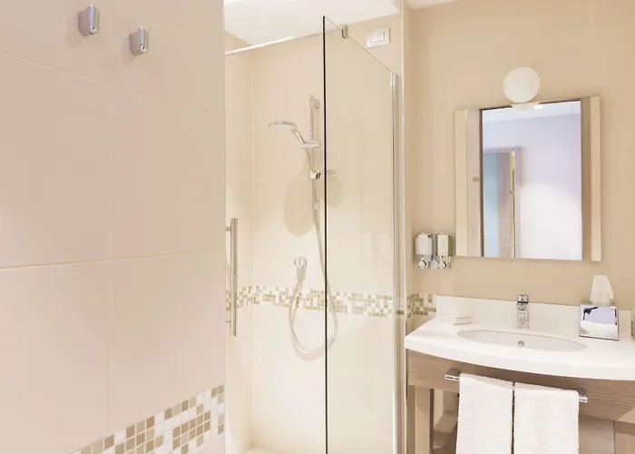 Hotell Hampton By Hilton East Rom