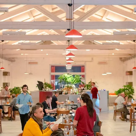 Hampton By Hilton East 3*