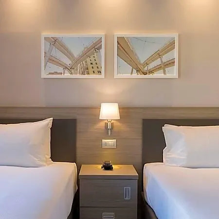 Hampton By Hilton East Hotel 3*