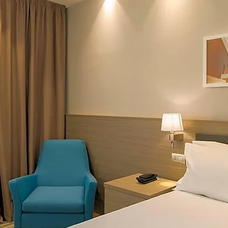 Hampton By Hilton East Hotel 3*