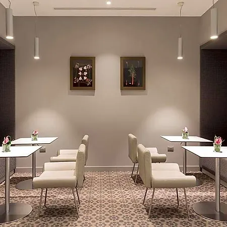 Hotel Hampton By Hilton East 3*