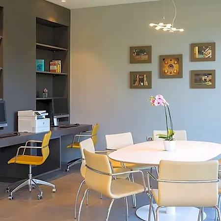 Hotel Hampton By Hilton East Roma
