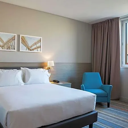 Hampton By Hilton East Hotel