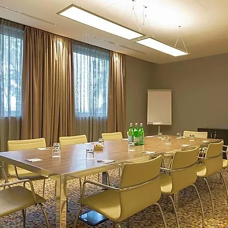 Hotel Hampton By Hilton East Roma