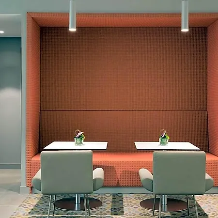 Hampton By Hilton East Hotel