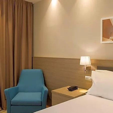 Hampton By Hilton East Hotel