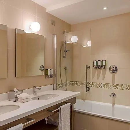 Hampton By Hilton East