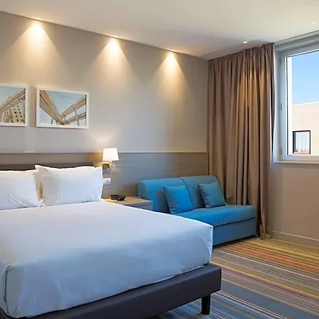 Hampton By Hilton East 3*