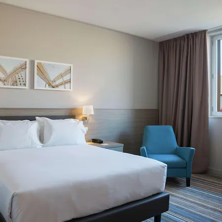 Hotel Hampton By Hilton East