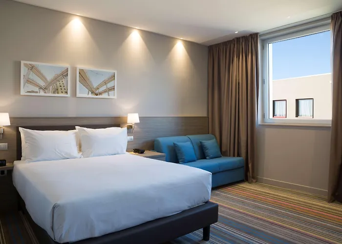 Hampton By Hilton East Hotel