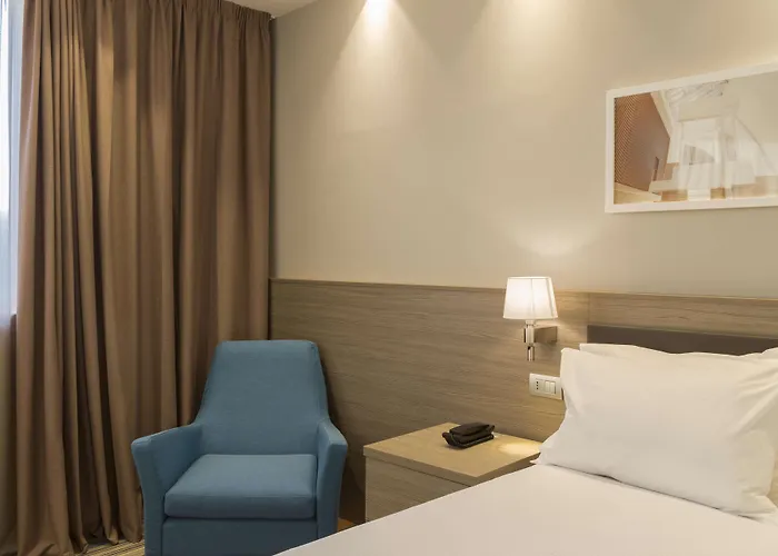 Hampton By Hilton East Hotel