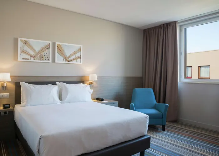 Hampton By Hilton East 3*