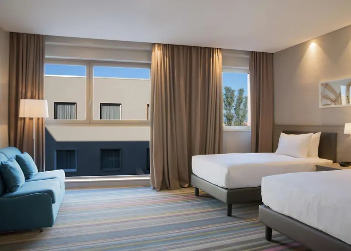 Hampton By Hilton East 3*