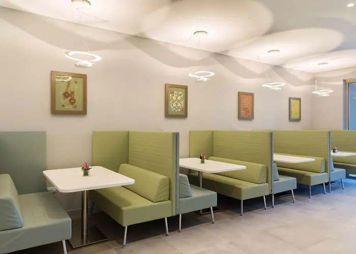 Hampton By Hilton East