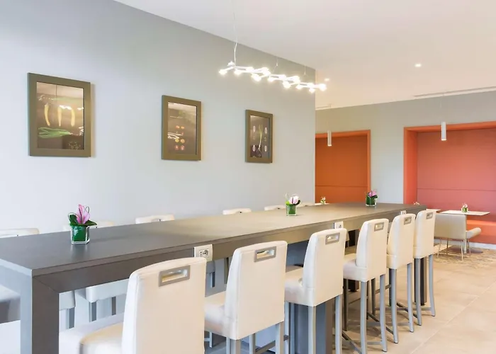 Hotel Hampton By Hilton East 3*