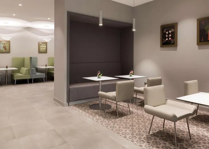 Hampton By Hilton East Rome