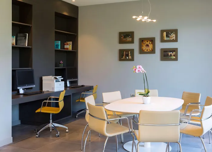 Hotel Hampton By Hilton East 3*