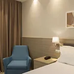 Hampton By Hilton East Hotell