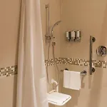 Hampton By Hilton East Hotell